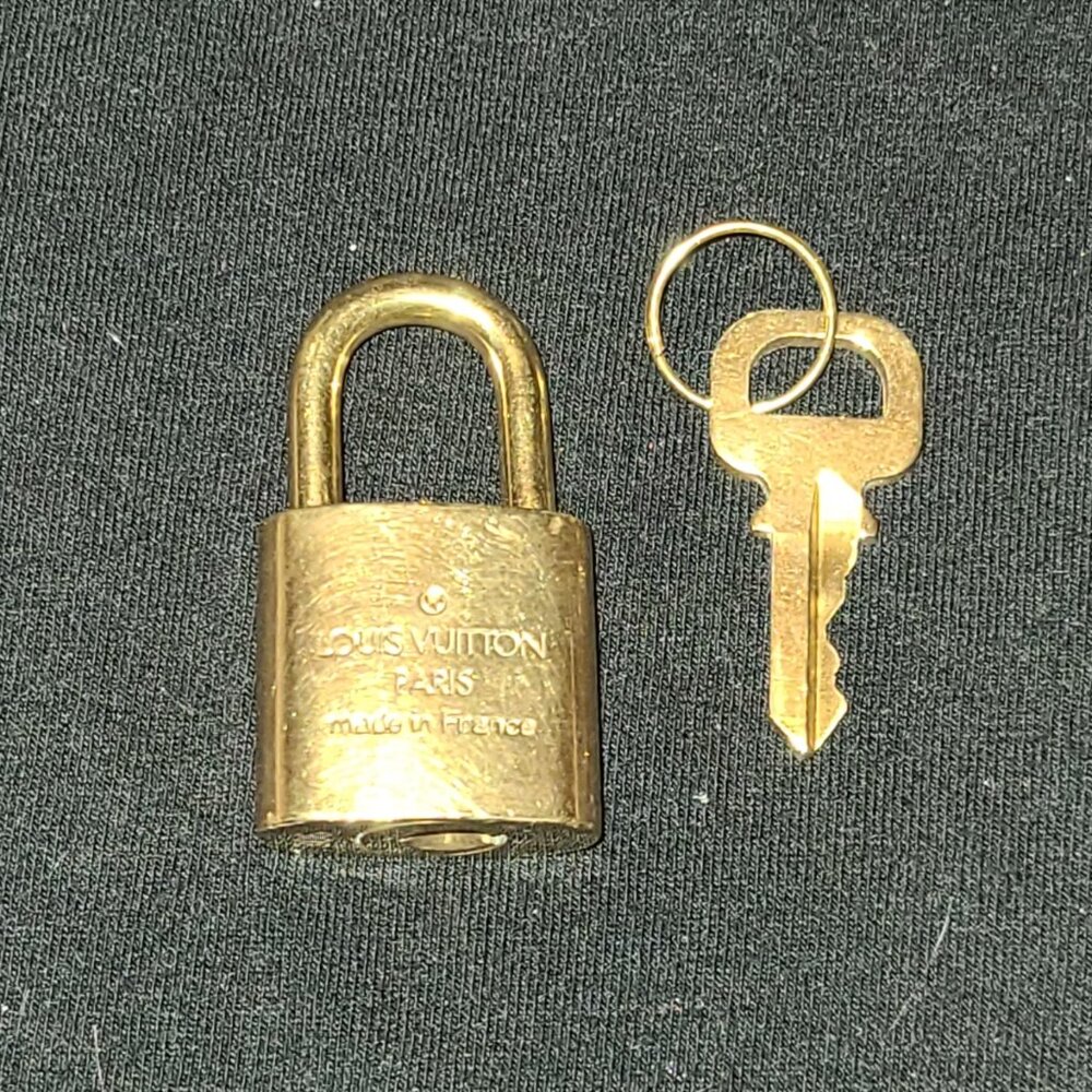 LV Lock & Key set #306 - Picture 4 of 7
